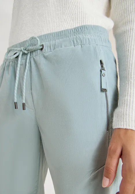 Cordhose im Causal Fit light mint blue