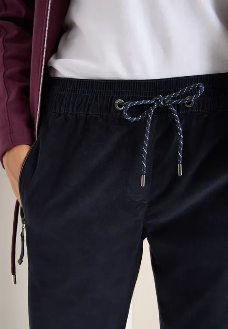 Cordhose im Causal Fit dark blue corduroy