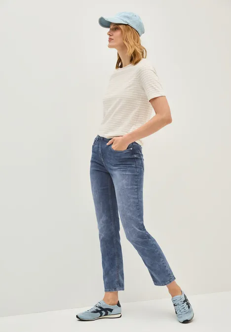 Straight Leg Jeans light blue wash