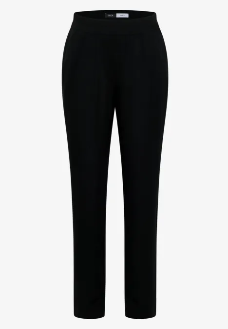 Zwarte, recht gesneden broek met elastische taille.