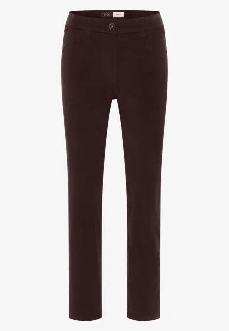 Dunkelbraune Cordhose mit geradem Schnitt vor weißem Hintergrund.