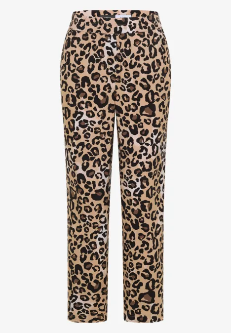 Slim Leg Hose im Loose Fit mit Leo-Muster urban taupe Beige Stoffhose mit schwarzem Leopardenmuster.