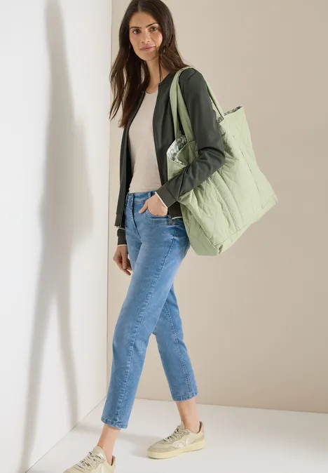 Mid Waist Slim Legs jeans in casual fit light blue washed