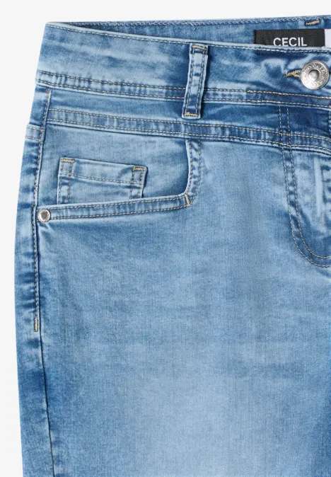 3/4 Slim Leg jeans in casual fit light blue washed