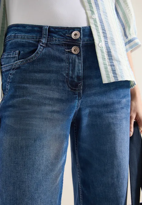 High Waist Wide Legs jeans in Loose Fit mid blue used wash