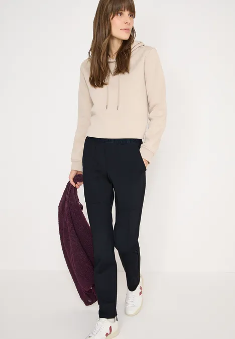 Hose im Causal Fit universal blue