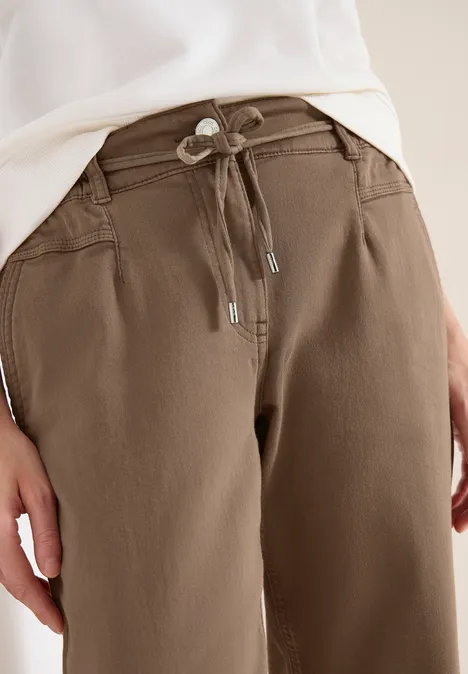 Mid Waist Slim Leg Hose im Loose Fit coffee taupe