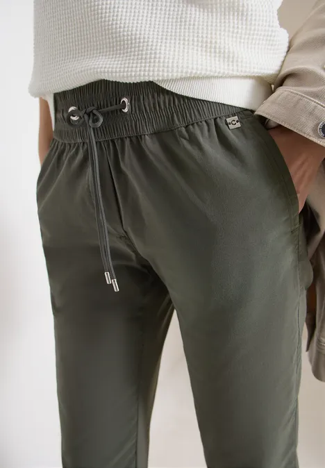 Mid Waist Slim Leg Hose im Casual Fit clear khaki Mid Waist Slim Leg Hose im Casual Fit clear khaki