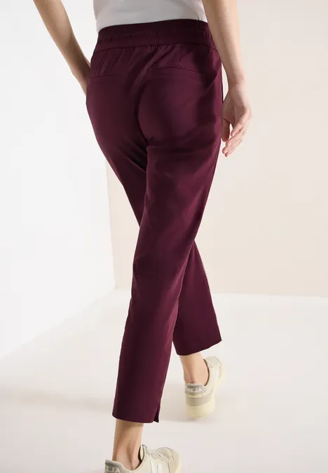 Mid Waist Slim Leg Hose im Casual Fit grape red Mid Waist Slim Leg Hose im Casual Fit grape red