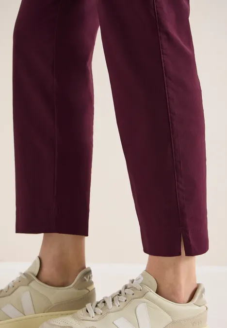 Mid Waist Slim Leg Hose im Casual Fit grape red Mid Waist Slim Leg Hose im Casual Fit grape red