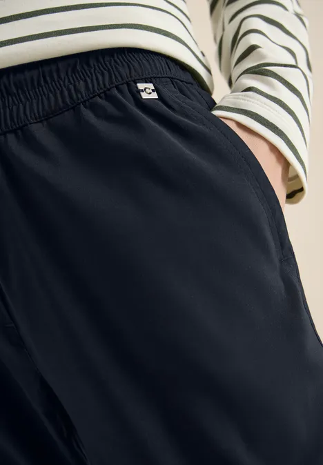 Pantalon Mid Waist Slim Leg en Casual Fit universal blue