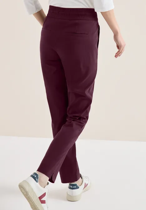 Pantalon Mid Waist Slim Leg en Casual Fit grape red