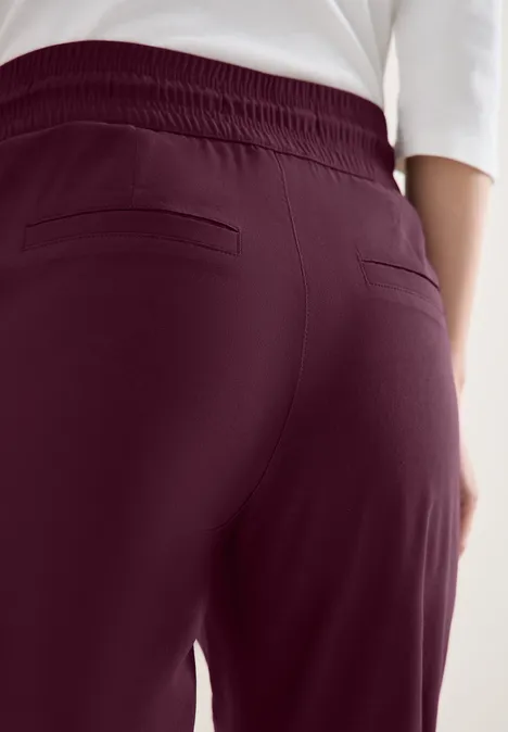 Pantalon Mid Waist Slim Leg en Casual Fit grape red