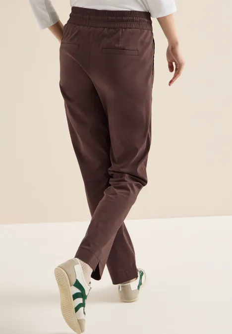 Pantalon Mid Waist Slim Leg en Casual Fit brown cacao