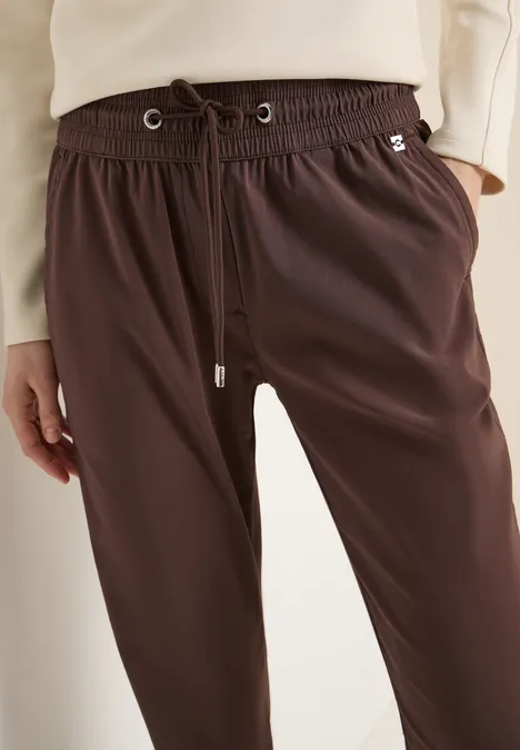 Pantalon Mid Waist Slim Leg en Casual Fit brown cacao