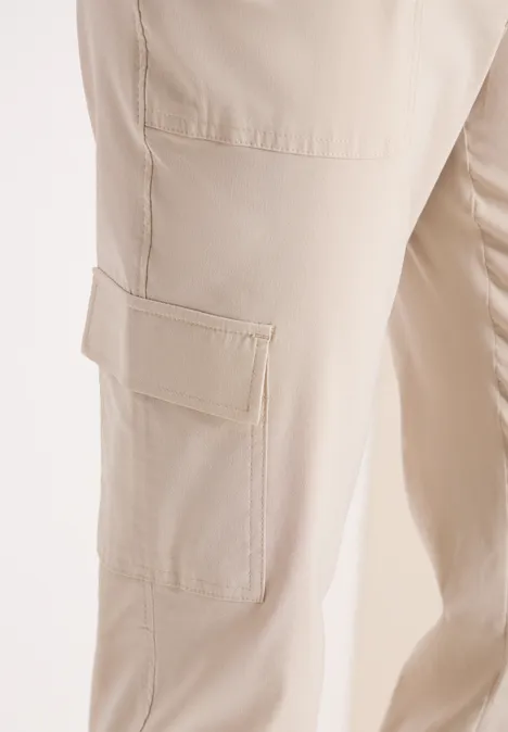 Spodnie z wąskimi nogawkami Mid Waist w stylu cargo grain beige