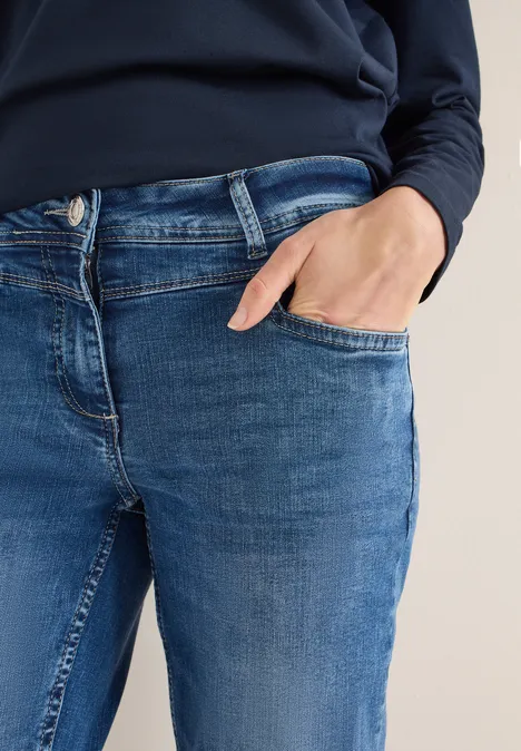 Straight Leg Jeans mid blue wash Straight Leg Jeans mid blue wash