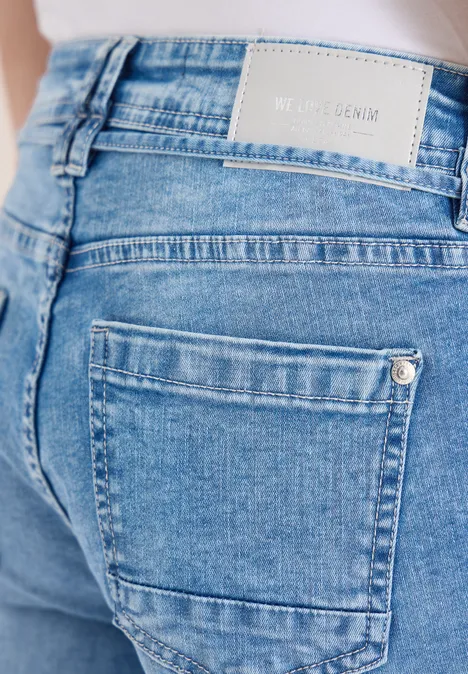 High Waist Straight Leg Jeans mit Loose Fit authentic used wash