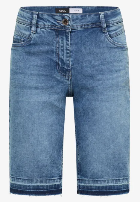 High Waist Wide Leg Jeans im Loose Fit light blue washed Blaue Denim-Bermuda-Shorts mit fünf Taschen, Knielänge, Knopfverschluss und Gürtelschlaufen.
