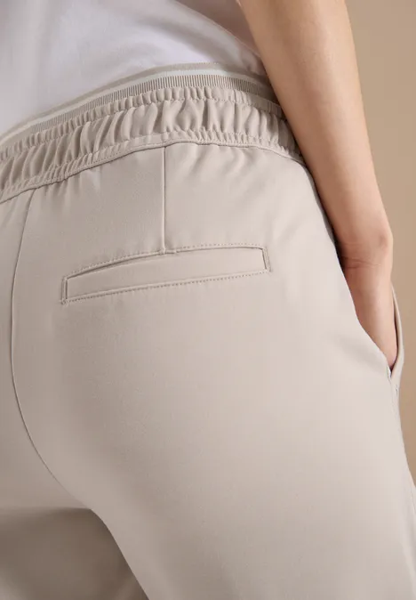 Pantalon Mid Waist Slim Leg en Casual Fit grain beige