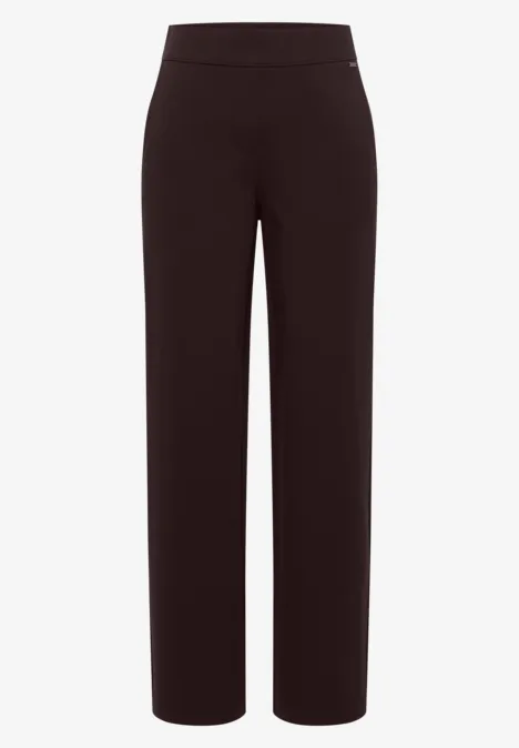 Schwarze, gerade geschnittene Hose mit weitem Bein und hohem Bund.