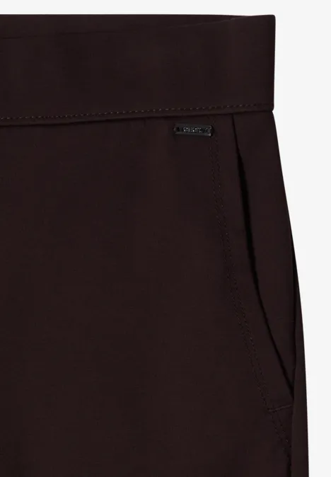 Braune Hose mit elastischem Bund und Seitentasche