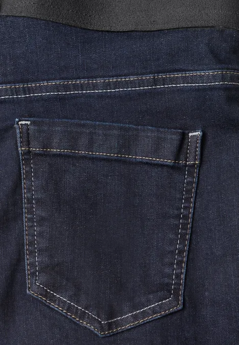 High Waist Skinny Leg Jeggings im Slim Fit rinsed wash Detailaufnahme einer dunkelblauen Jeans mit hochwertiger Gesäßtasche.