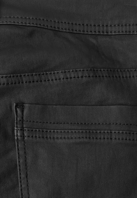 Mid Waist Straight Leg Hose im Slim Fit Black Schwarzer Stoff mit horizontalen Ziernähten und einer Tasche