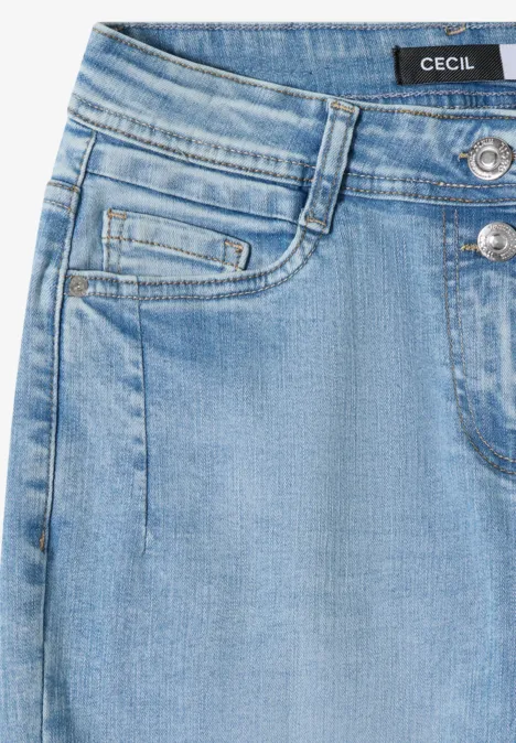 Hellblaue Jeans-Minirock mit hohem Bund, zwei silbernen Knöpfen und aufgesetzten Taschen von CECIL.