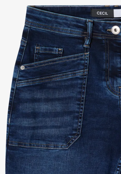 Donkerblauwe jeans met voorzak, knoop en ritssluiting, strakke pasvorm en moderne uitstraling