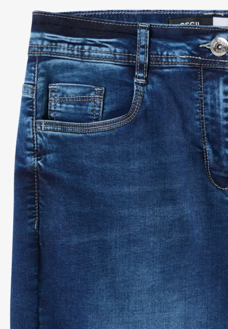 Ein Paar dunkelblaue Jeanshose aus Denim mit Tasche und Knopf