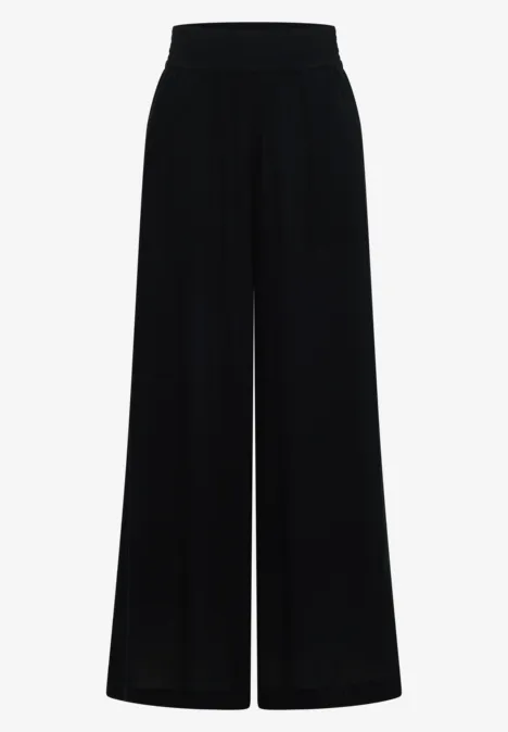 Schwarze, weit geschnittene Hose mit weitem Bein