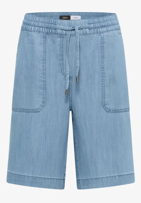 Helle Jeans-Bermuda mit elastischem Bund, Tunnelzug und aufgesetzten Taschen.