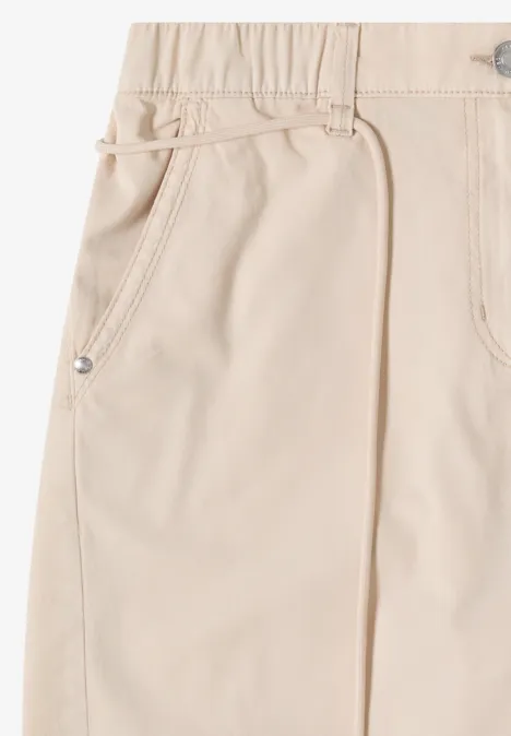 Mid Waist Wide Leg Shorts im Loose Fit pearl beige Helle, beigefarbene Stoffhose mit elastischem Bund und seitlicher Tasche.