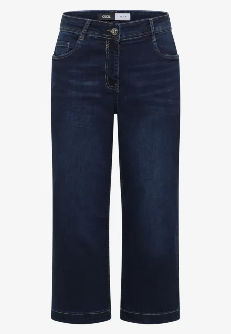 Dunkelblaue, hochgeschnittene Jeans mit weitem, verkürztem Bein und sichtbaren Nähten.