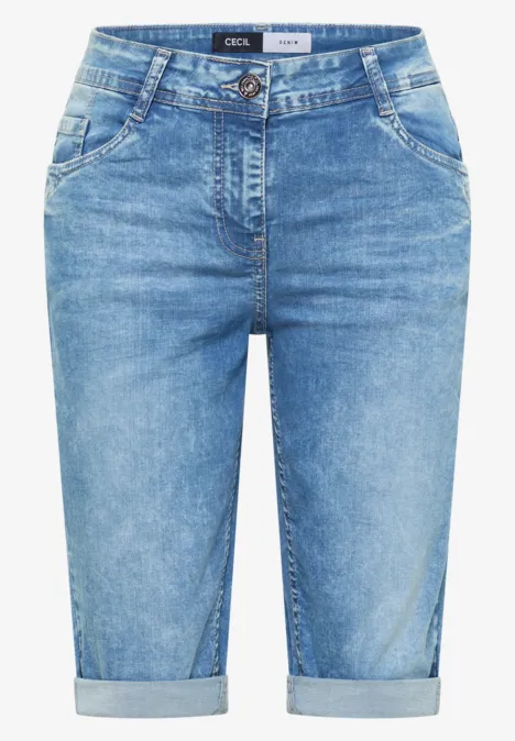Helle Jeans-Bermuda-Shorts mit umgeschlagenen Beinen und klassischem 5-Pocket-Design.
