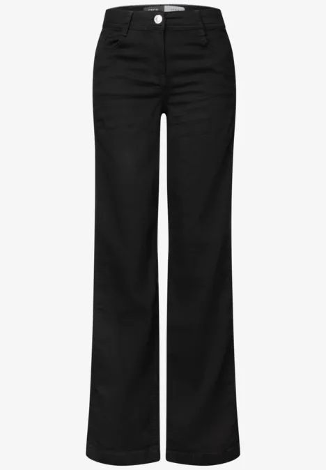 Zwarte jeans met wijde pijpen en mid-rise taille, voorzien van knoop- en ritssluiting.