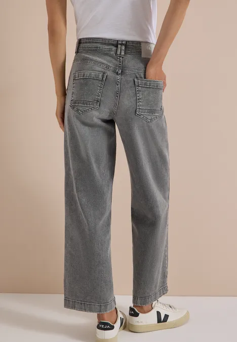 High Waist Wide Leg Jeans im Loose Fit light grey wash Graue, hoch taillierte Jeans mit weitem Bein, gerader Passform und auffälligen Gesäßtaschen, knöchellang.