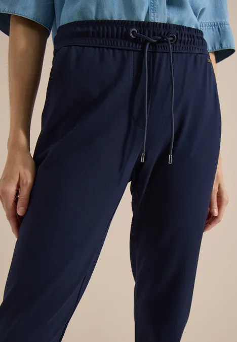 Mid Waist Slim Leg Hose in casual pasvorm urban dark blue Damesbroek in marineblauw met elastische taille en koordsluiting