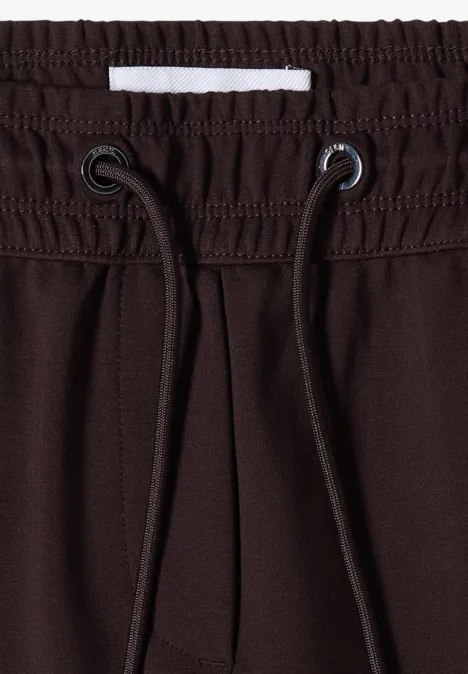 Mid Waist Slim Leg Hose in casual pasvorm truffle brown Donkerbruine broek met elastische taille en trekkoord