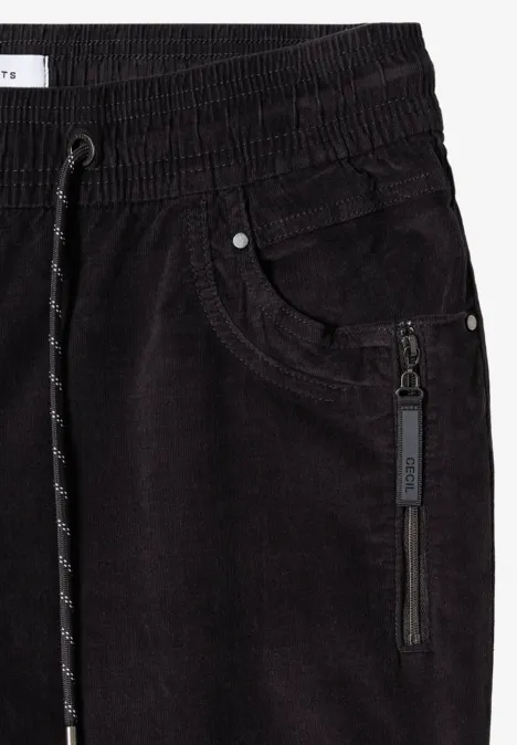 Mid Waist Slim Leg Hose im Casual Fit carbon grey Schwarze Cord-Jogginghose mit Gummibund, Tunnelzug und seitlicher Reißverschlusstasche.