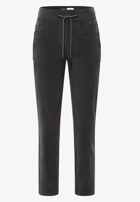 Mid Waist Slim Leg Hose im Casual Fit easy khaki Schwarze Jeans mit hohem Bund, Kordelzug und geradem Bein.