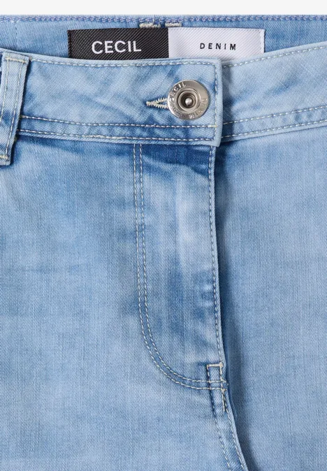 Helle blaue Denim-Jeans mit sichtbarem Knopf, Reißverschluss und "Cecil Denim"-Label im Bund.