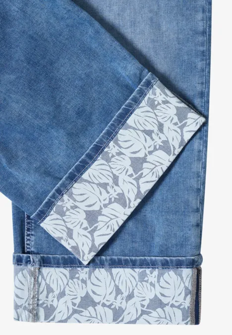 7/8 Wide Legs jeans met omgeslagen detail mid blue wash Blauwe spijkerbroekspijpen met omslag, binnenkant in wit bloemenpatroon.