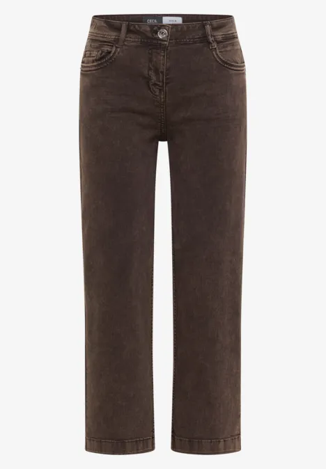 Braune Jeanshose mit geradem Schnitt und hoher Taille.
