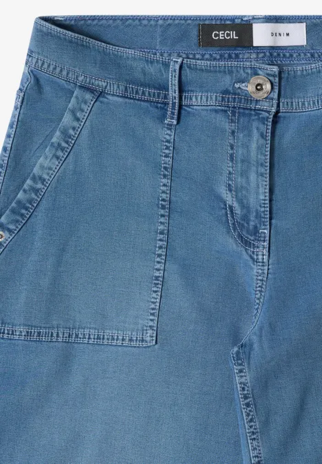Lichtblauwe denimshort met opgestikte zakken en hoge taille van CECIL.