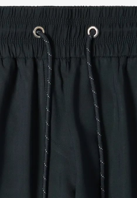 Pantalon noir simple avec taille élastique et cordon de serrage