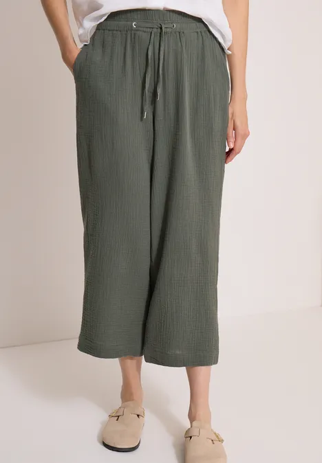 3/4 Wide Leg Hose in Musselin-Qualität clear khaki Olivgrüne, knöchellange Culotte-Hose mit elastischem Bund und Tunnelzug, aus leichtem, strukturiertem Stoff.