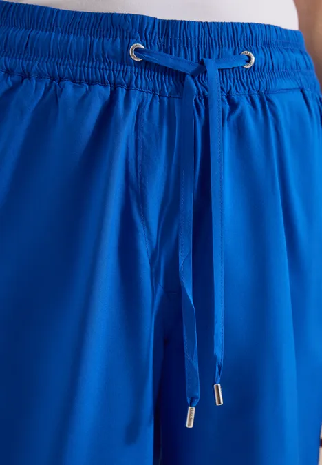 High Waist Wide Leg Shorts im Loose Fit surf blue Blaue Sportshorts mit elastischem Bund und Tunnelzug.