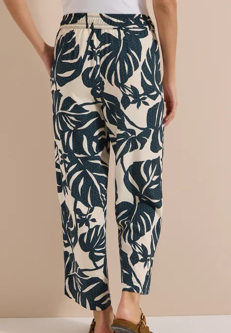 Broek met High Waist en Wide Leg pijpen in een Loose Fit pasvorm palm breeze green Hoog getailleerde crème broek met donkerblauw bladmotief, rechte pasvorm, enkelhoogte.